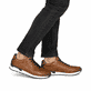 Braune Rieker Herren Schnürschuhe U0314-24 aus Glattleder mit Komfortweite G 1/2. Schuh am Fuß.