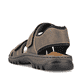 Braune Rieker Herren Trekkingsandalen 25051-27 mit einem Klettverschluss. Schuh von hinten.