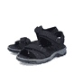Schwarze Rieker Damen Trekkingsandalen 68852-00 mit einem Klettverschluss. Schuhpaar seitlich schräg.
