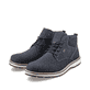 
Pazifikblaue Rieker Herren Schnürstiefel 38419-16 mit einer robusten Profilsohle. Schuhpaar schräg.