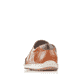 Braune Rieker Herren Slipper 08868-24 mit Gummizug sowie der Komfortweite G 1/2. Schuh von hinten.