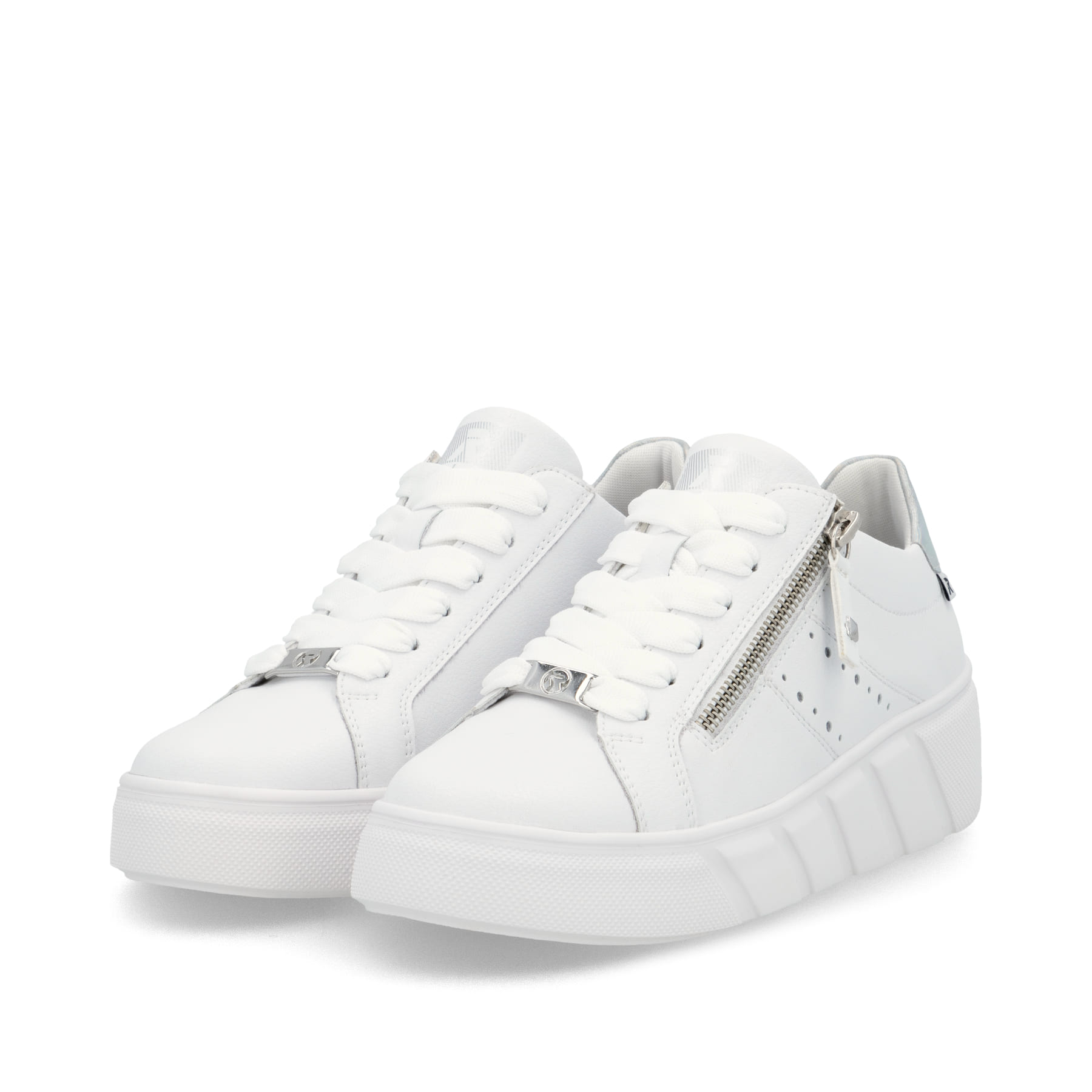 Weiße Rieker Damen Sneaker Low W2605-80 mit einem Reißverschluss. Schuhpaar seitlich schräg.