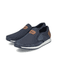 Blaue Rieker Herren Slipper 11954-14 mit einem Gummizug sowie Komfortweite G 1/2. Schuhpaar seitlich schräg.