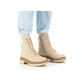
Sandbeige Rieker Damen Schnürstiefel 75630-62 mit einer schockabsorbierenden Sohle. Schuh am Fuß