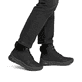 Schwarze Rieker Damen Schnürstiefel 44555-00 mit Rieker Air Sohlenfenster. Schuh am Fuß.