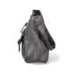 Sac Ã  main Rieker H1340-42 en gris avec sangle décorative tressée, fermeture éclair et poche pour téléphone portable. Porté.