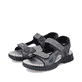 Graue Rieker Herren Trekkingsandalen 22761-45 mit einem Klettverschluss. Schuhpaar seitlich schräg.