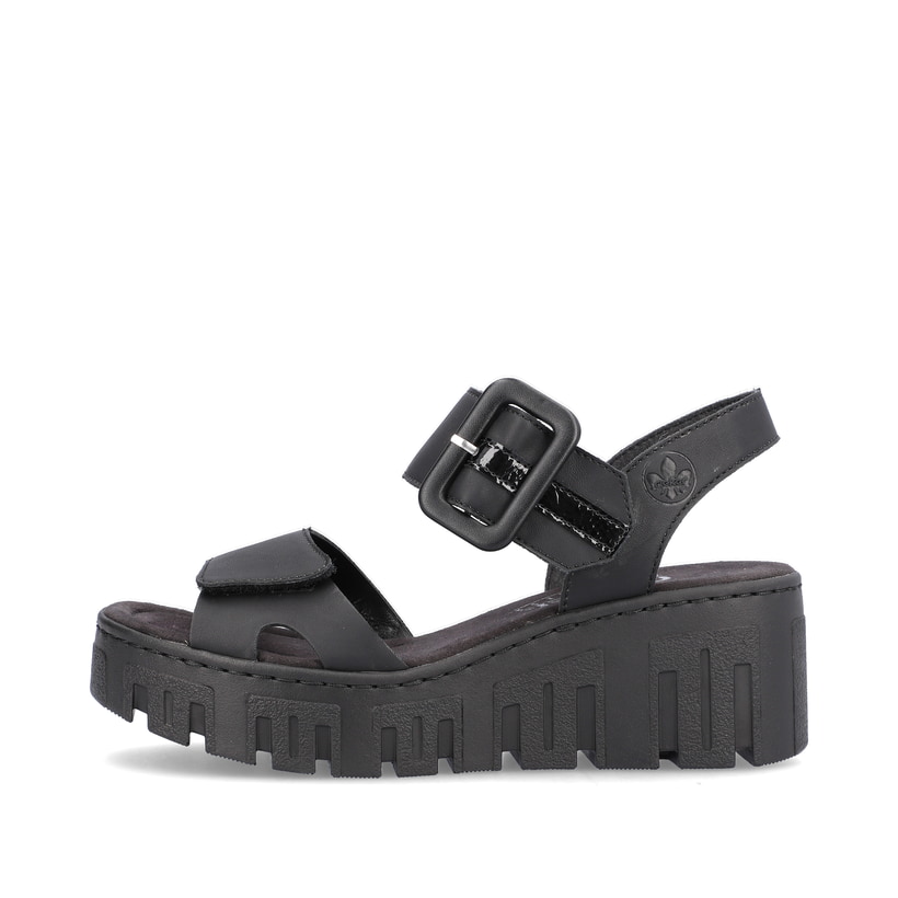 Schwarze vegane Rieker Keilsandaletten 68050-00 mit trendigen Schnalle. Schuh Außenseite.
