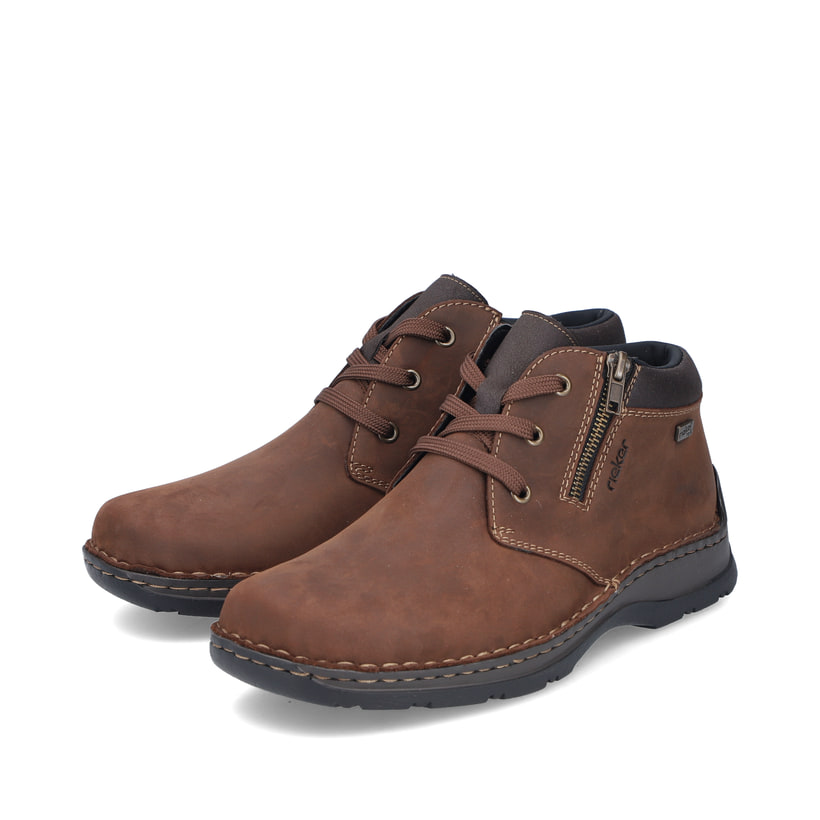 Braune Rieker Herren Schnürstiefel 05342-22 mit wasserabweisender TEX-Membran. Schuhpaar seitlich schräg.