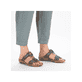 Graue Rieker Damen Pantoletten 608K1-45 mit einem Klettverschluss. Schuh am Fuß.