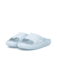 Blaue Rieker Damen Pantoletten W3450-11 mit flexibler und ultraleichter Sohle. Schuhpaar seitlich schräg.