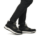 Schwarze Rieker Herren Sneaker Low U0101-00 mit einer super leichten Sohle. Schuh Außenseite gespiegelt.
