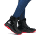 Schwarze Rieker Damen Schnürstiefel W0063-01 mit wasserabweisender TEX-Membran. Schuh am Fuß.