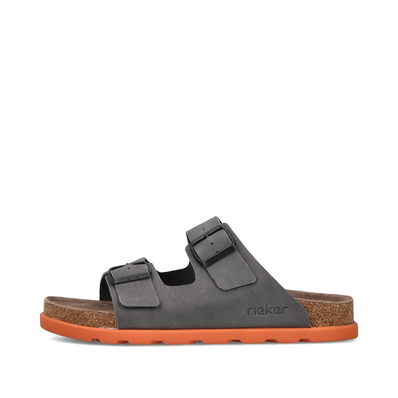 Graue Rieker Herren Pantoletten 21190-40 mit einem Schnallen sowie Extraweite H. Schuh Außenseite.