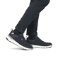 Weiße Rieker Herren Sneaker Low U0901-80 mit super leichter und flexibler Sohle. Schuh Außenseite gespiegelt.