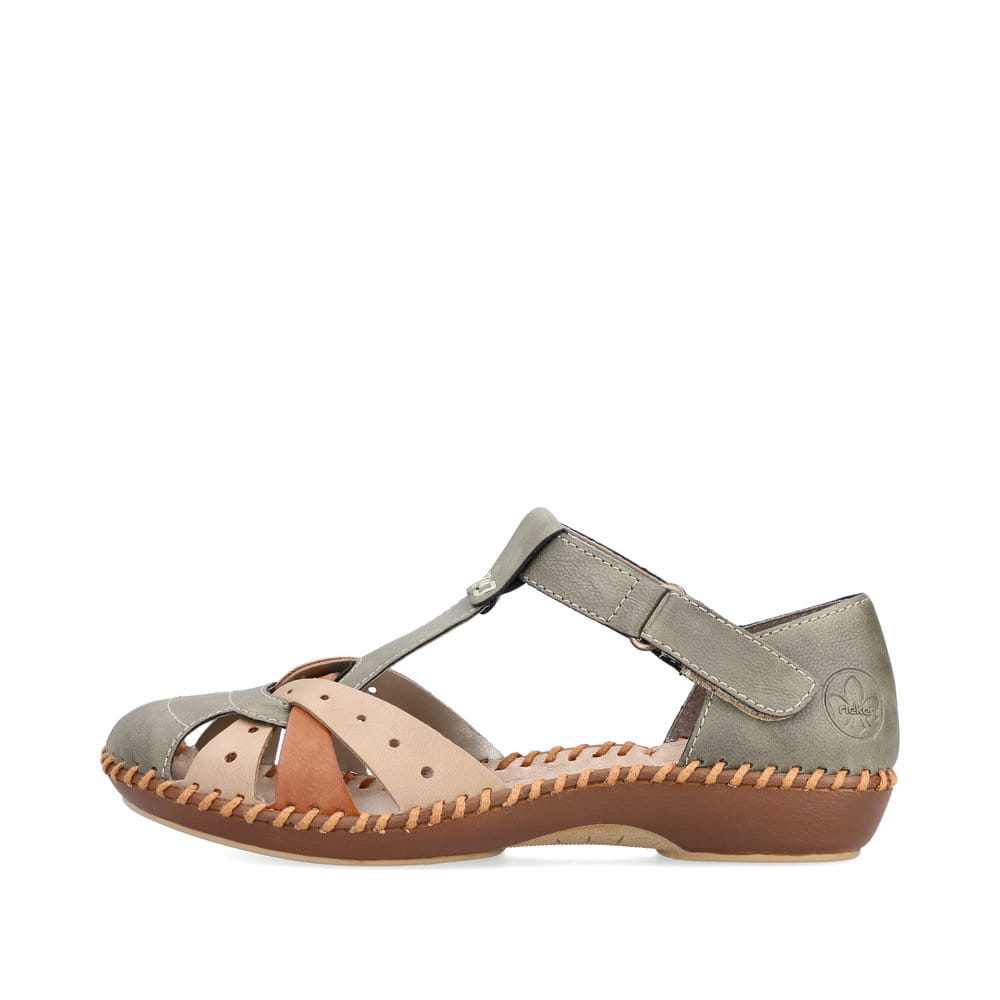 Grünbraune Rieker Damen Sandalen M1655-54, Barfußschuhe mit modernen Ziernähten. Schuh Außenseite.