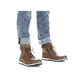 
Karamellbraune Rieker Herren Schnürstiefel 38425-25 mit Schnürung und Reißverschluss. Schuh am Fuß
