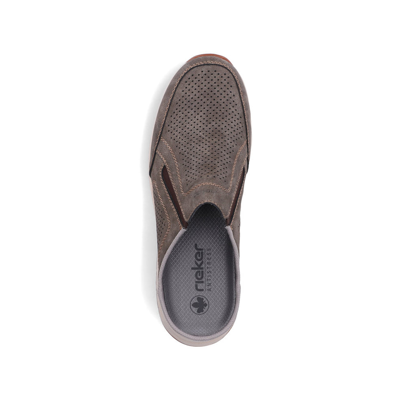 Braune Rieker Herren Clogs B0760-25 mit einem Gummizug sowie der Komfortweite G. Schuh von oben.