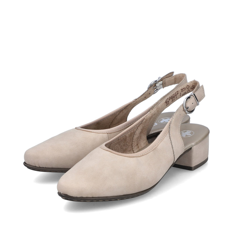 Beige Rieker Slingpumps 47060-62 mit Schnalle sowie einer leichten Sohle. Schuhpaar seitlich schräg.