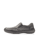 Schwarze Rieker Herren Slipper 03064-01 mit einem Gummizug sowie Extraweite H. Schuh Außenseite.