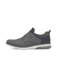 Graue Rieker Herren Slipper 14450-42 mit einem Gummizug sowie Komfortweite G 1/2. Schuh Außenseite.