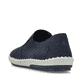Blaue Rieker Herren Slipper B4555-14 mit einem Gummizug sowie Komfortweite G 1/2. Schuh von hinten.