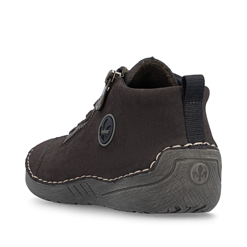 Dunkelbraune Rieker Damen Schnürstiefel 52514-26 mit auffälligem Logo. Schuh von hinten.