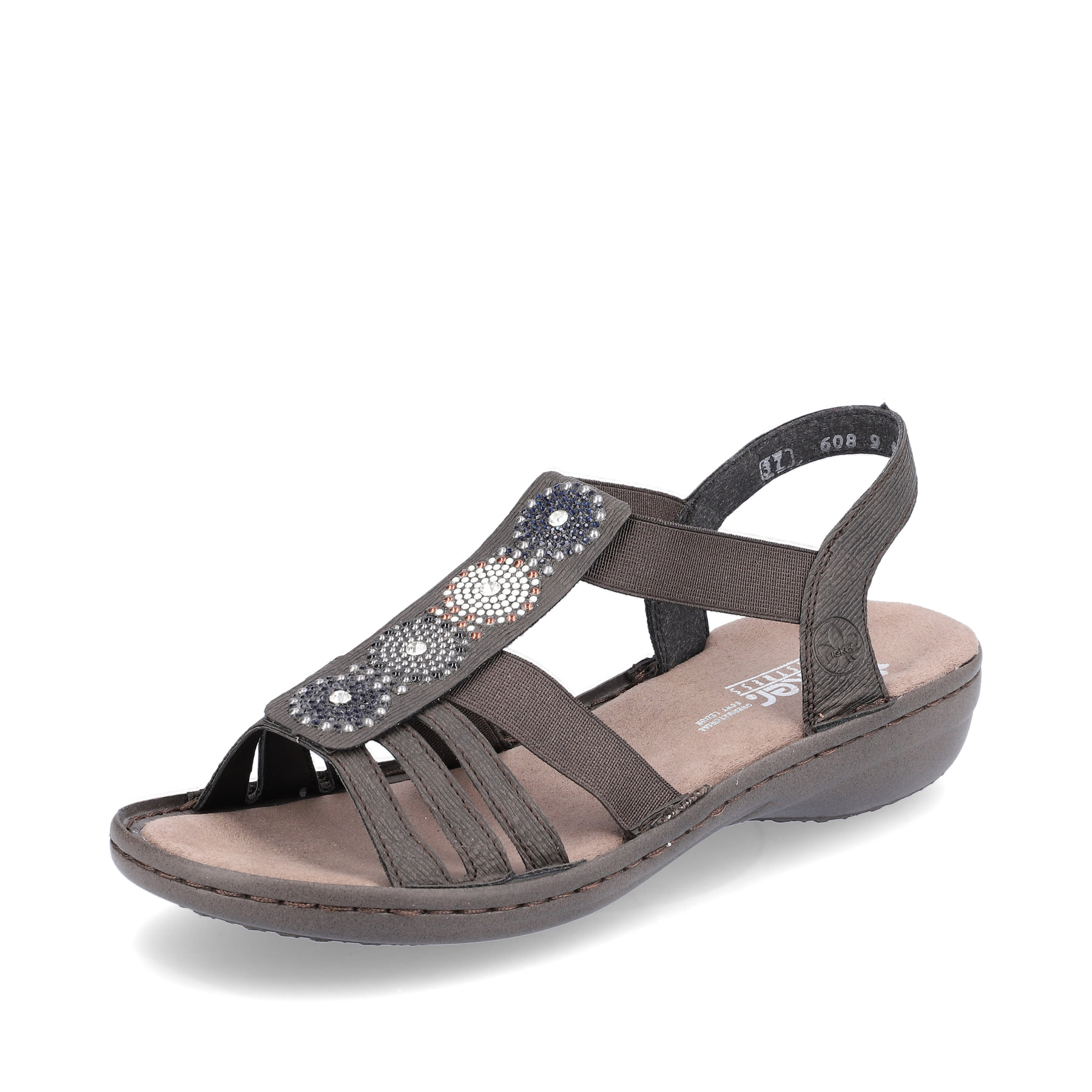 Graue Rieker Damen Riemchensandalen 608G9-47 mit einem Elastikeinsatz. Schuh seitlich schräg.