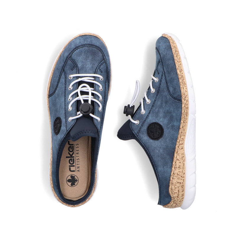 Blaue Rieker Damen Clogs N4210-14 mit einem Gummizug. Schuh von oben, liegend.