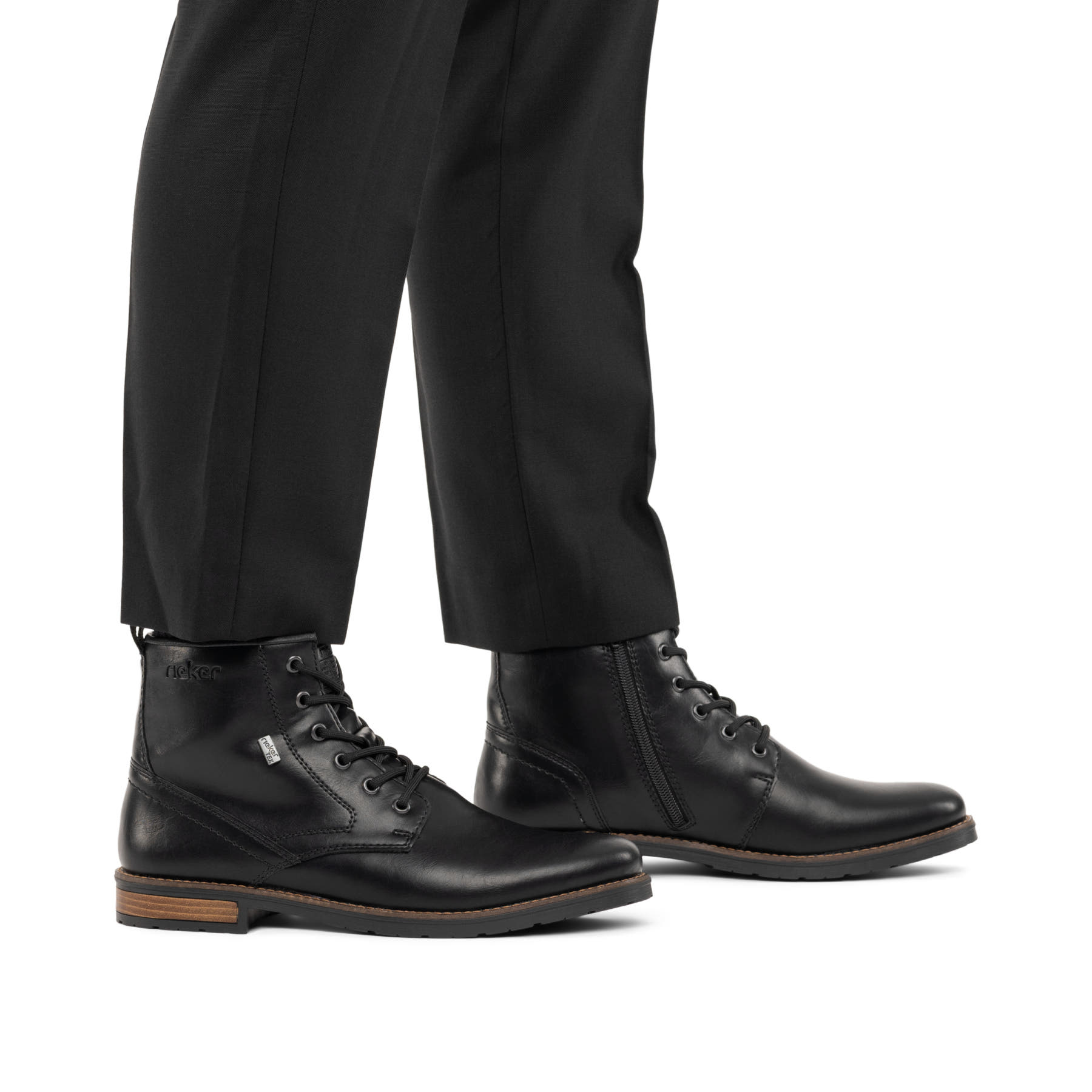 Schwarze Rieker Herren Schnürstiefel 14631-00 mit wasserabweisender TEX-Membran. Schuh am Fuß.