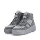 Dunkelgraue Rieker Damen Sneaker High N2515-45 mit Teddyfell-Details. Schuhpaar seitlich schräg.