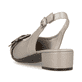 Silberne Rieker Slingpumps 47064-90 mit Schnalle sowie einer leichten Sohle. Schuh von hinten.