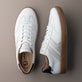 Weiße Rieker Herren Sneaker Low U0705-80 mit TR-Sohle mit weichem EVA-Inlet. Schuh Außenseite gespiegelt.