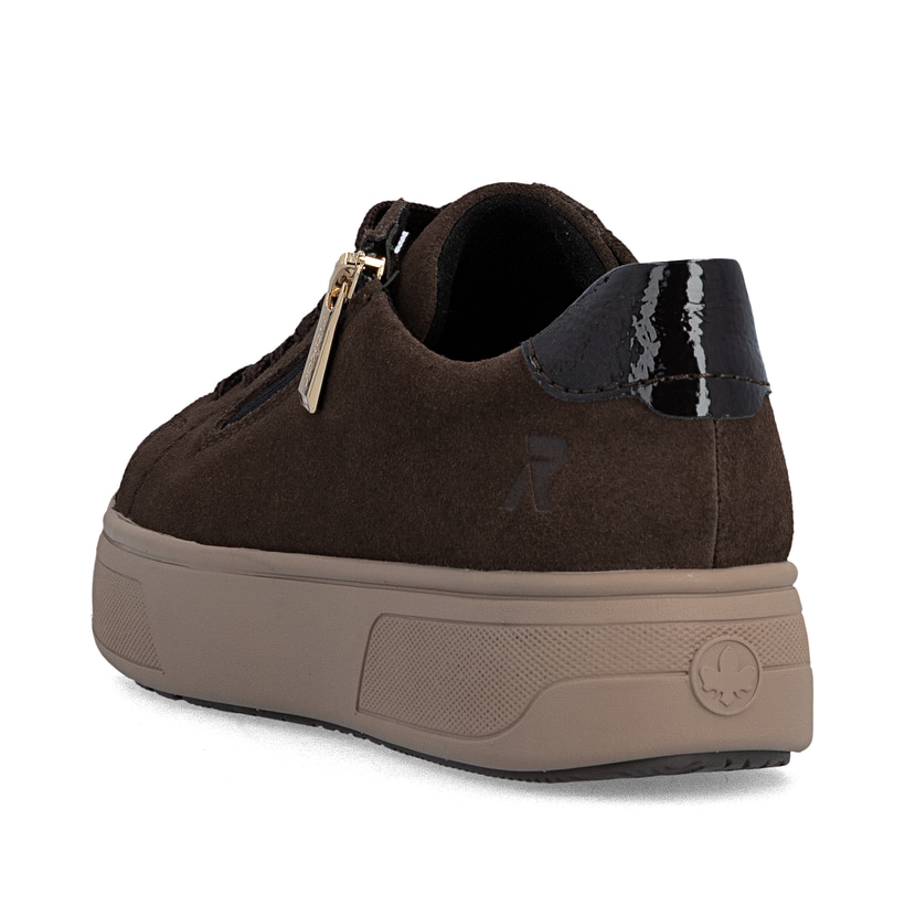 Dunkelbraune Rieker Damen Sneaker Low M7701-25 aus Rauleder mit Reißverschluss. Schuh von hinten.