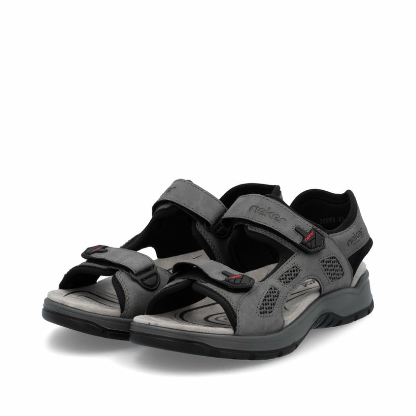 Graue Rieker Herren Trekkingsandalen 26955-42 mit einem Klettverschluss. Schuhpaar seitlich schräg.