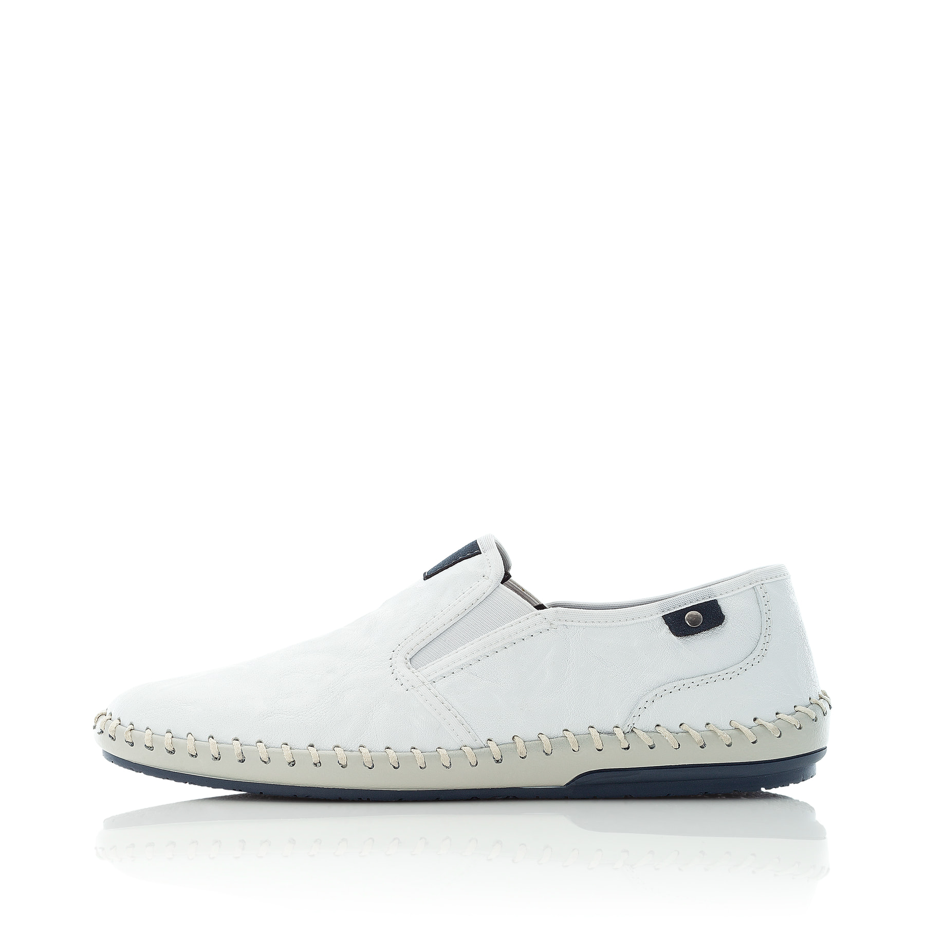 Weiße Rieker Herren Slipper B4551-81 mit einem Gummizug sowie Komfortweite G 1/2. Schuh Außenseite.