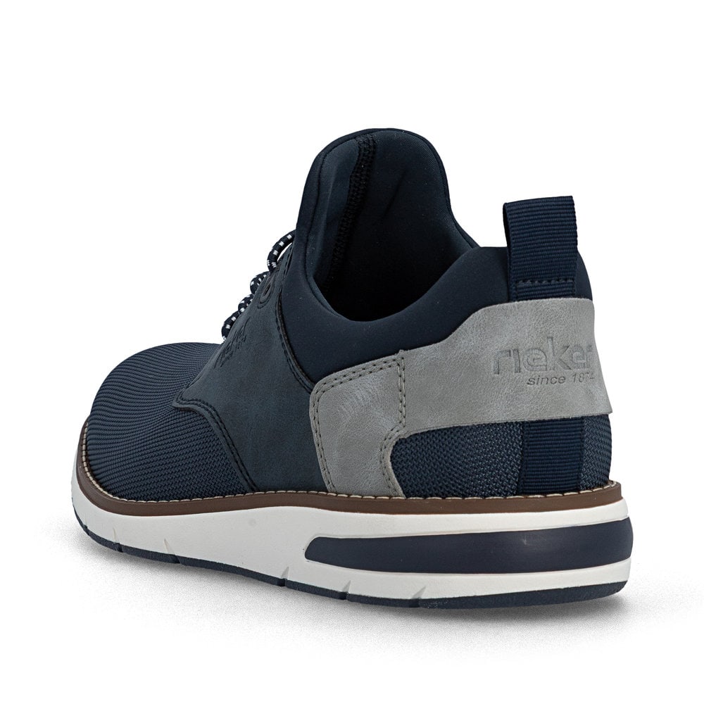 Blaue Rieker Herren Slipper 11359-14 mit einem Gummizug sowie Komfortweite G 1/2. Schuh von hinten.