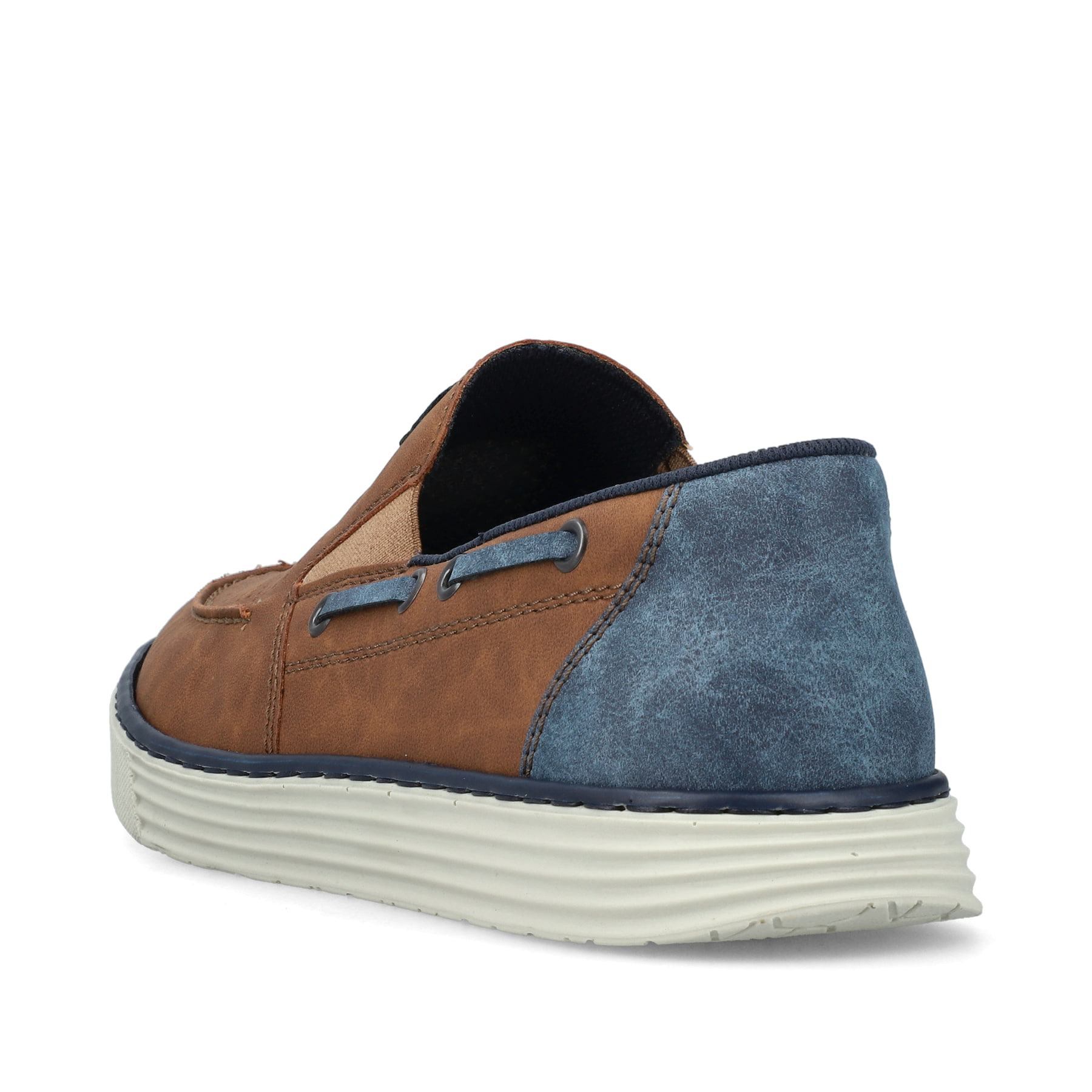 Mocassins Rieker marron pour hommes B2264-24 avec une couture moderne et un élastique. Vue de derrière.