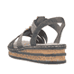 Graue Rieker Keilsandaletten 62949-45 mit Schmuckelementen sowie einem Gummizug. Schuh von hinten.