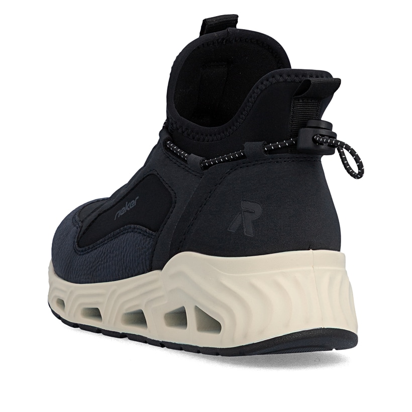 Dunkelblaue Rieker Damen Sneaker Low N5254-14 mit Gummizug sowie Komfortweite G. Schuh von hinten.