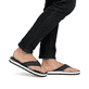 Blaue Rieker Herren Zehentrenner 20151-15 mit der Komfortweite G. Schuh am Fuß.