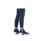 
Dunkelblaue Rieker Damen Chelsea Boots X6361-14 mit einer leichten Plateausohle. Schuh am Fuß