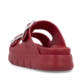 Rote Rieker Damen Pantoletten P2180-35 mit Schnallen sowie einer flexiblen Sohle. Schuh von hinten.