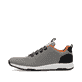 Graue Rieker Herren Slipper B3454-42 mit einem Gummizug sowie der Extraweite H. Schuh Außenseite.