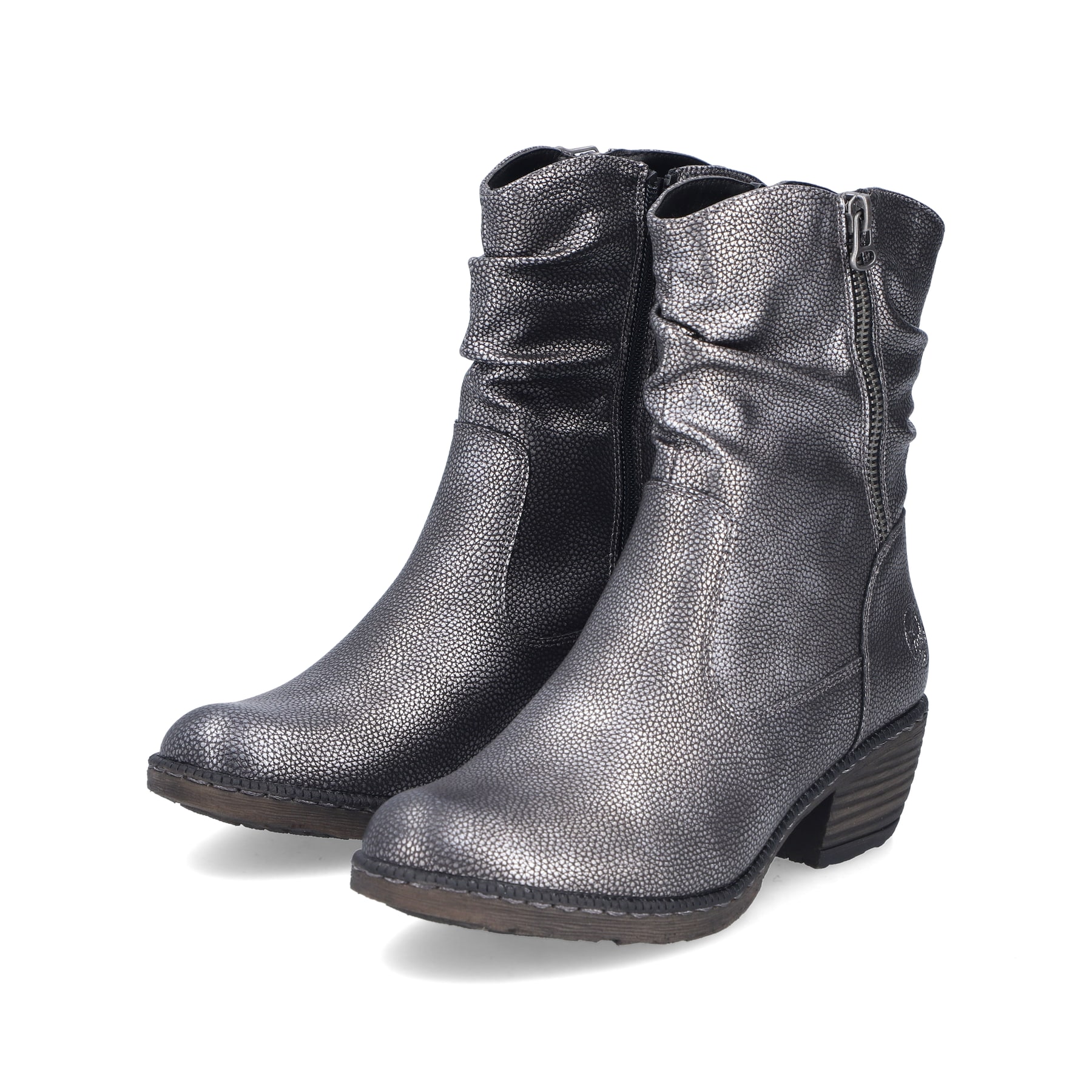 Silberne Rieker Damen Stiefeletten 93760-90 mit einem Reißverschluss. Schuhpaar seitlich schräg.