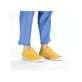 Gelbe Rieker Damen Schnürschuhe 52517-68 mit einer extra weichen Decksohle. Schuh am Fuß.