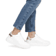 Weiße Rieker Damen Sneaker Low W2303-80 mit einer Schnürung. Schuh am Fuß.