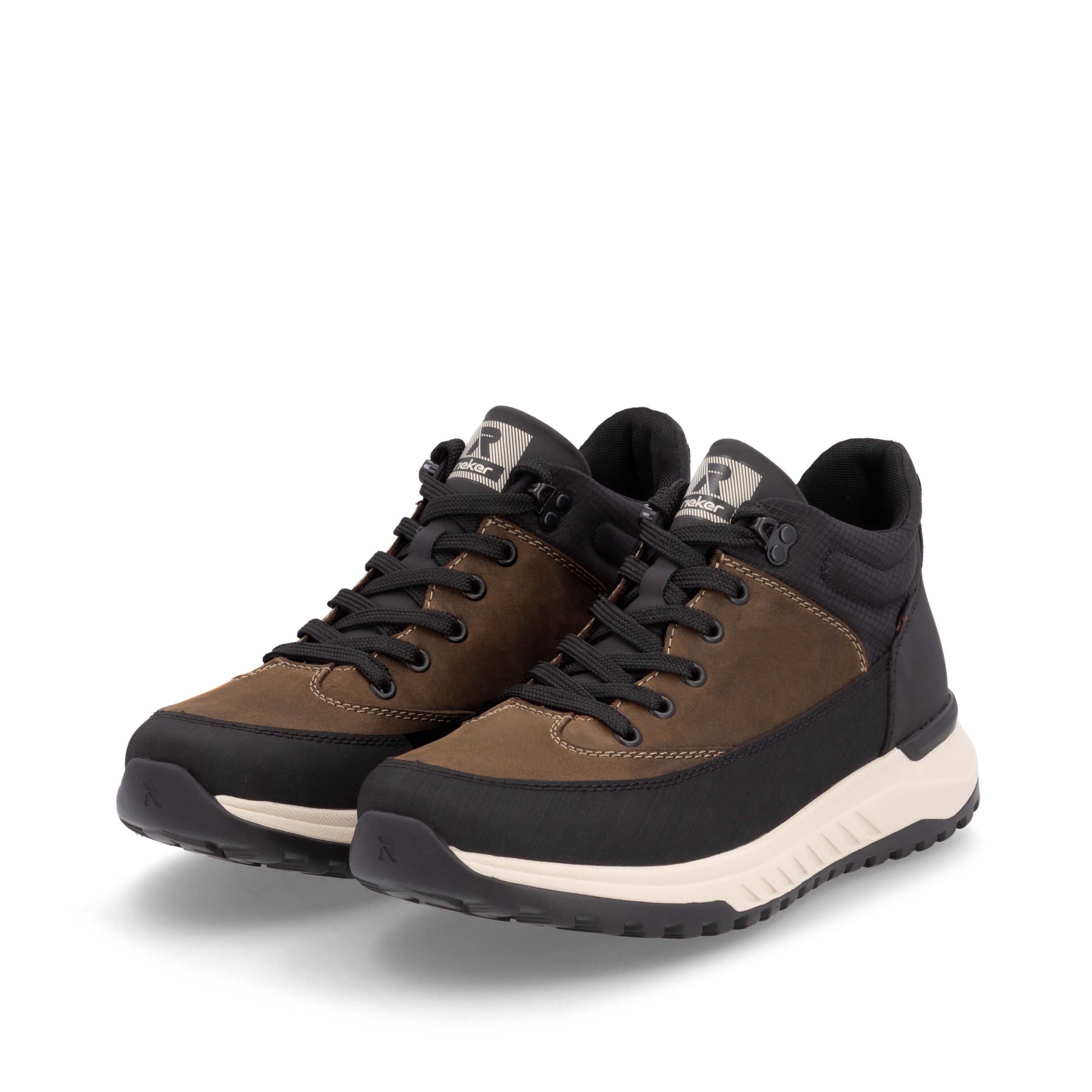 Braune Rieker Herren Schnürstiefel U0173-22 mit wasserabweisender TEX-Membran. Schuhpaar seitlich schräg.