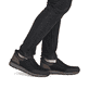 Mocassins Rieker noirs pour homme B9057-00 avec bande élastique. Chaussure au pied.