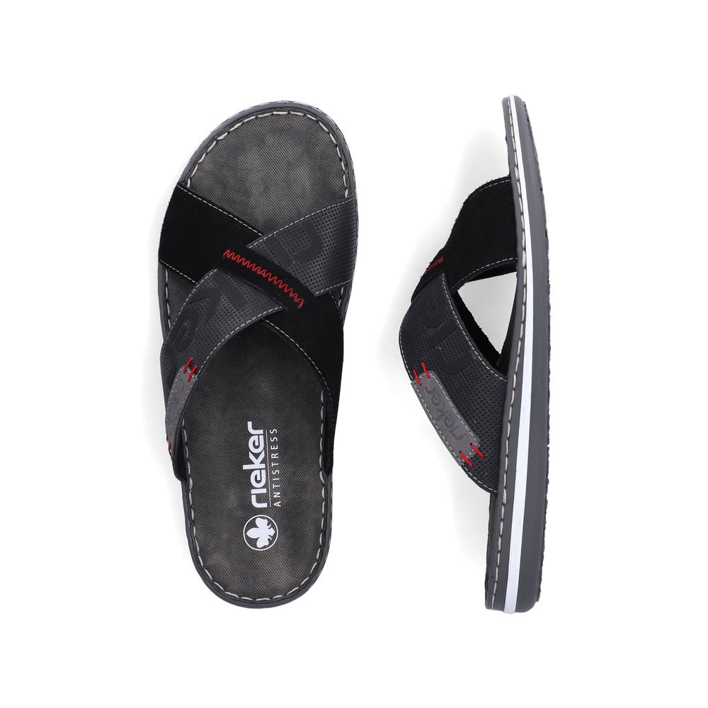 Schwarze Rieker Herren Pantoletten 21098-02 mit der Komfortweite G. Schuh von oben, liegend.